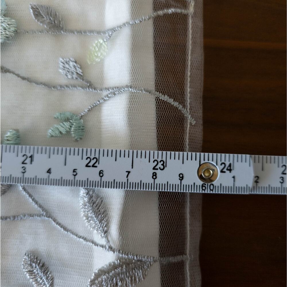 Alfred Dunner Womens SIZE Petite Small Mesh Embroidered White Top - Picture 6 of 8